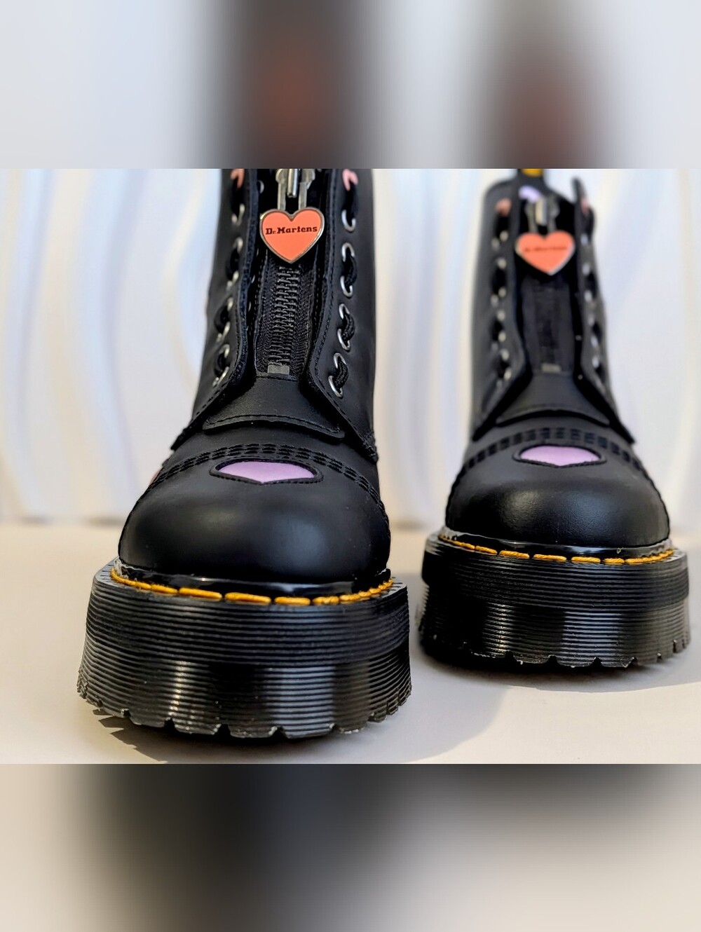 NWOB Dr. Martens Sinclair Hearts Platform Boots Black Pink Heart Cutout Zip US 8 - Picture 3 of 13